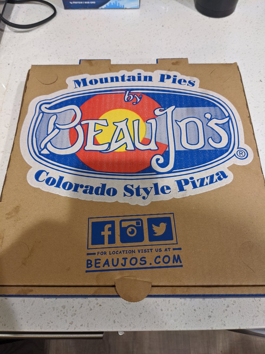 WxJmar93's tweet photo. About to jump into some Colorado style pizza! π #itdoesexist https://t.co/IFmZuJRwc6