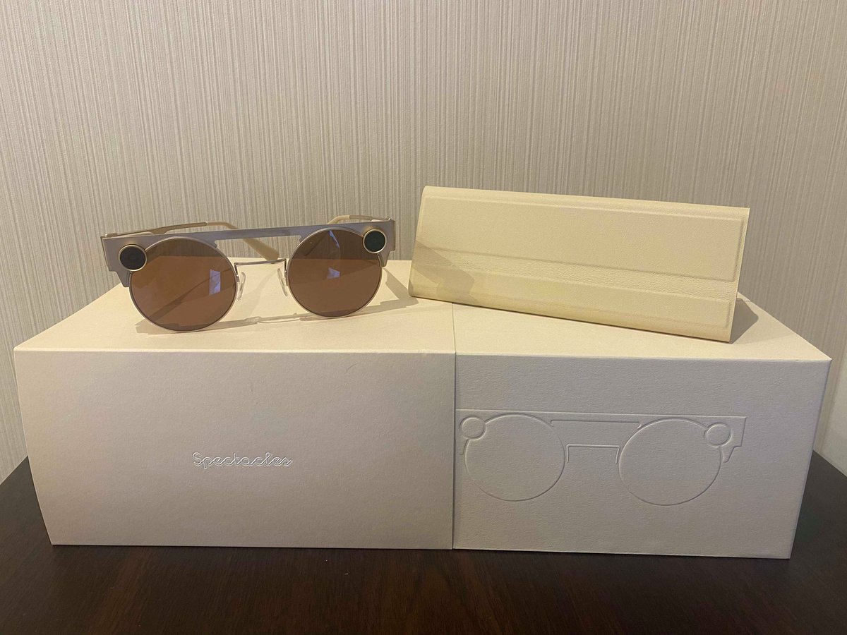 AR48430433's tweet photo. Spectacles3買ったよー!
って、動画撮る📷じゃん。です!
が、Snapchatに投稿するときにAR加工できます
巷では、スマートグラスとかARサングラスとか呼ばれてます!
#AR
#Spectacles3
#ARサングラス
#スマートグラス https://t.co/4LHPM6ak12