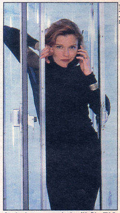 resync's tweet photo. Captains Log: We're trapped in the year 1996. In an attempt to communicate with the future I've ordered the crew of Voyager to build a mid nineties PC. 
Fortunately I was able obtain a old earth communications device known as a "cell... phone" to coordinate the effort ...  /1 https://t.co/JE7EyLOHSt