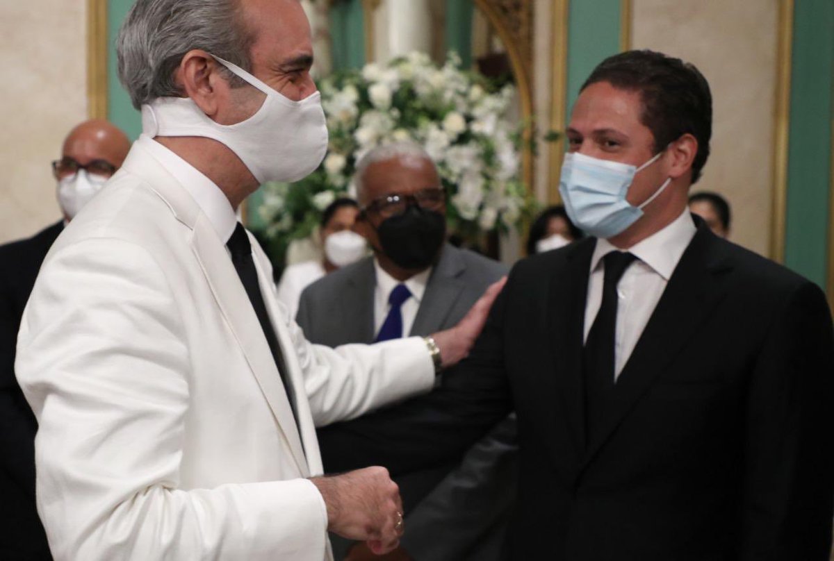 carlosbonillard's tweet photo. De la mano del Presidente @luisabinader asumimos el compromiso de trabajar incesantemente por el bienestar de todos los dominicanos, hasta que podamos garantizar que cada día más familias dominicanas cumplan el sueño de tener una vivienda digna. #EstamosCambiando https://t.co/VvY07EBQ2L