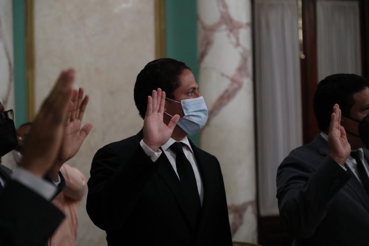 carlosbonillard's tweet photo. De la mano del Presidente @luisabinader asumimos el compromiso de trabajar incesantemente por el bienestar de todos los dominicanos, hasta que podamos garantizar que cada día más familias dominicanas cumplan el sueño de tener una vivienda digna. #EstamosCambiando https://t.co/VvY07EBQ2L