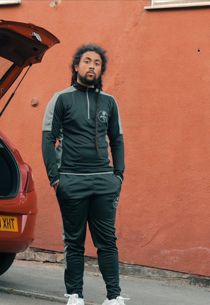 BlackguardCloth's tweet photo. New week. New Wardrobe 🌹
The Blackguard track set is still available to shop online at https://t.co/hy9LCH70PQ (link in bio)👆 https://t.co/nGWDMP4A1L