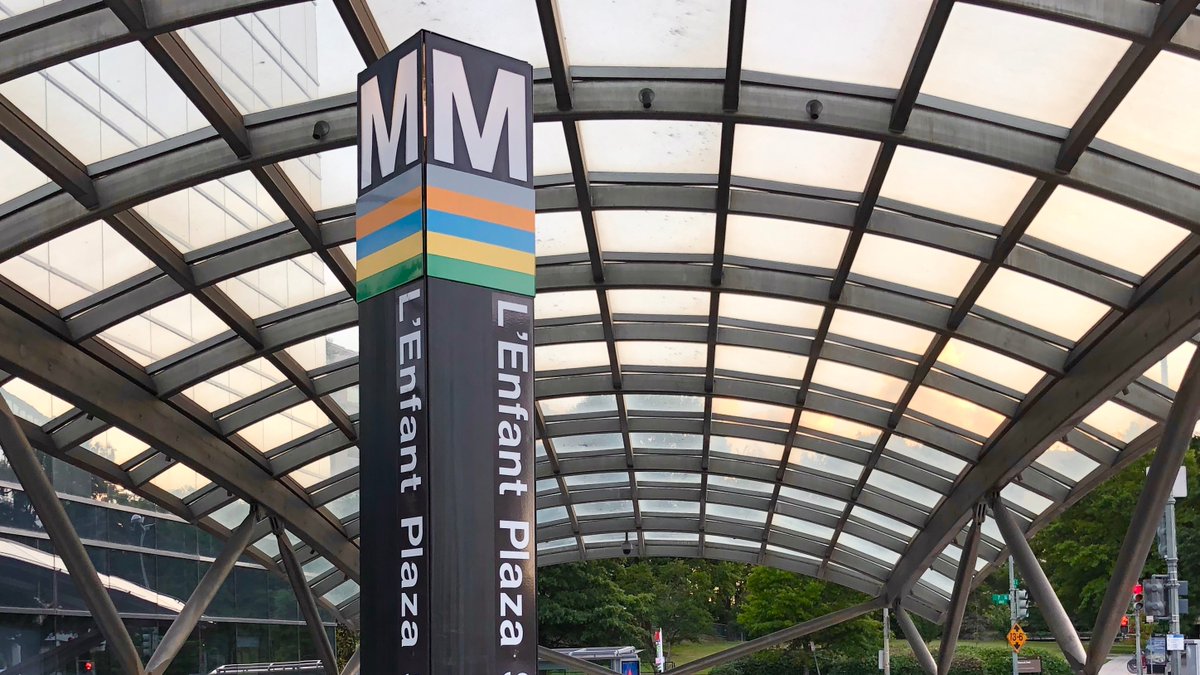 wmata's tweet image. More weekday Metrorail service begins today with trains:
🚇every 8 min on all lines during rush hour
🚇every 12 min on the 🔴 Red Line off-peak
🚇every 15 min the 🟠 Orange, ⚪️ Silver, 🔵 Blue, 🟢 Green &amp;amp; 🟡 Yellow lines off-peak

Read more 👉 wmata.com/service/covid1… #wmata