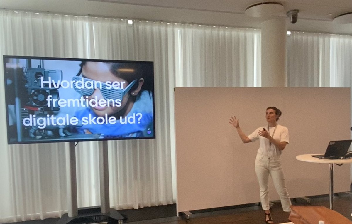 alineaforlag's tweet image. Eleverne i centrum: med friske erfaringer fra en digital skolegang under #covid19 giver 80 elever nu deres bud til folkehøring hos @DanskIndustri 
#danmarksdigitalefremtid #techdertæller #skolechat