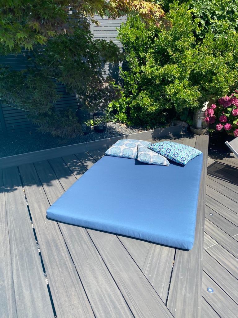 good morning! ☀️ breakfast is ready 🤤😍 do you prefer to eat inside or outside and enjoy the sun? 😌🤔 let us know! ☺️

P.S. yes, we will also re-upholster your outdoor lounge - please contact us directly! 😊