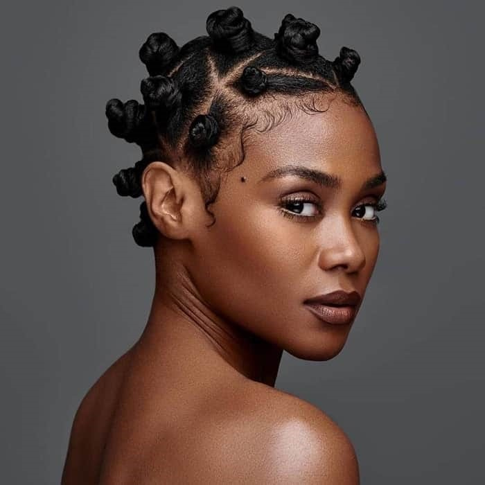 GlamItSA's tweet photo. Here’s why you should be doing  
protective hairstyles on your natural hair: 

Known as a hairstyle that protects the fragile ends of your hair, a protective hairstyle helps to decrease tangling, shedding, and breakage of the hair. https://t.co/v3UgEe7Zcl