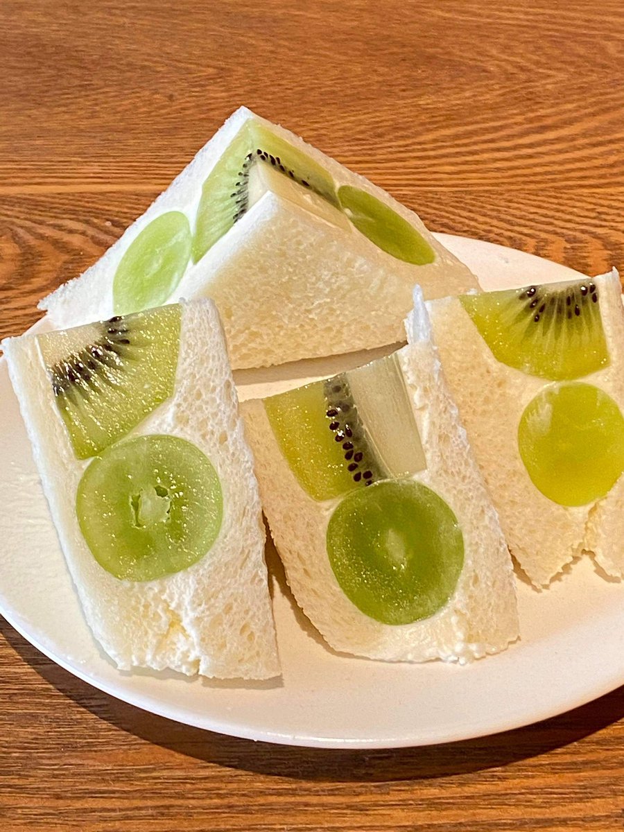 鳥羽 周作 これね なんというかカルピスよりも香りのつながりがフルーツと合うんですよ どちらも美味いけどバランスがいいのは ソルティライチ どのフルーツも相性いいと思う そうとうフルーツサンド食べたけど これが一番好き 是非永久保存版で 鳥羽 周作 これね なんというかカルピスよりも香りのつながりがフルーツと合うんですよ どちらも美味いけどバランスがいいのは ソルティライチ どのフルーツも相性いいと思う そうとうフルーツサンド食べたけど これが一番好き 是非永久保存版で