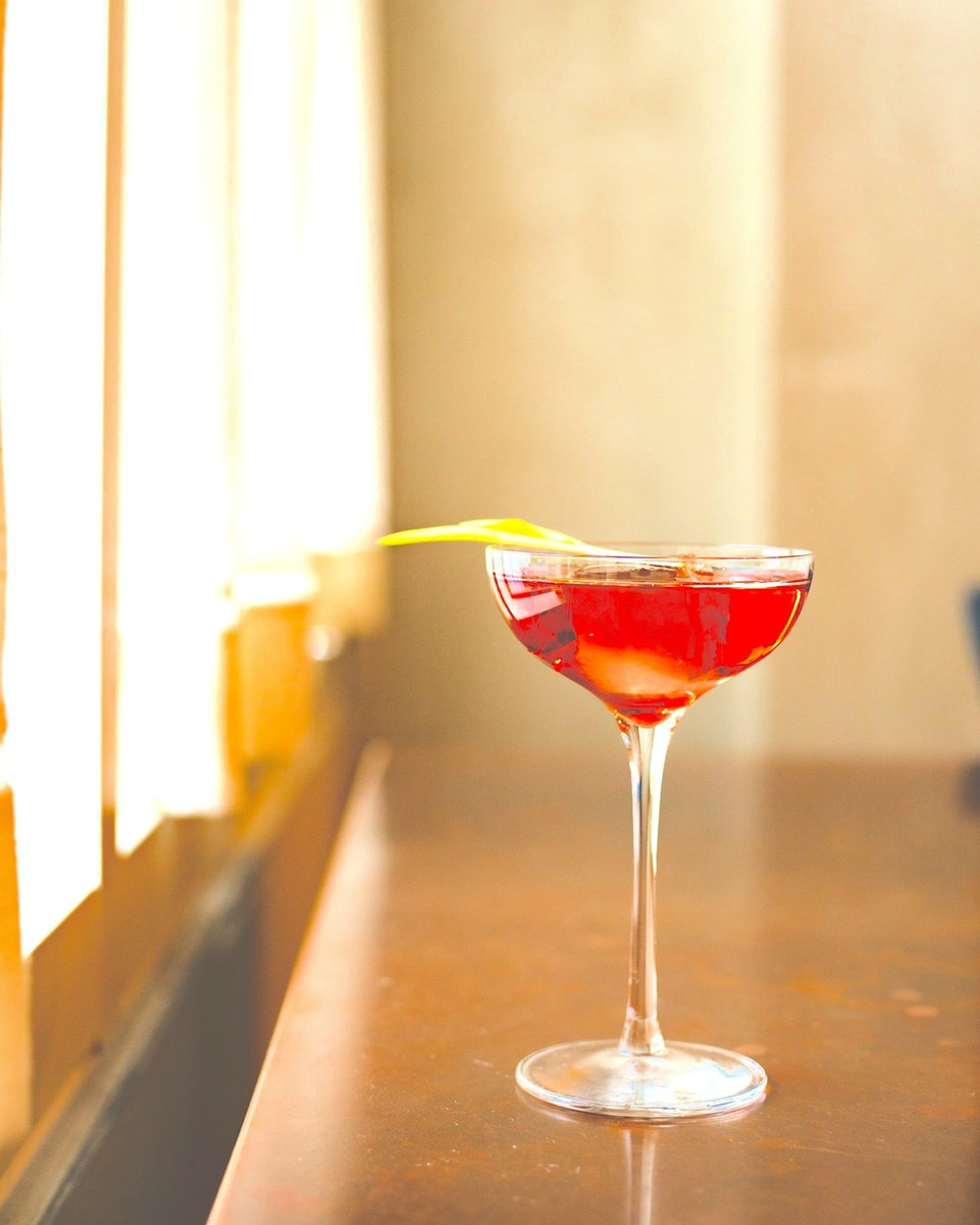 𝟬% 𝗠𝗮𝗿𝘁𝗶𝗻𝗶 (𝗥𝗼𝘀𝘀𝗼)
Recipe below for a twist on a classic straight up non-alcoholic martini, using our bittersweet "rosso" red aperitif. 
.
- 75ml Wilfred's Aperitif <a href="/wilfredsdrinks/">wilfredsdrinks</a>
- 50ml fresh cranberry
- 25ml fresh grapefruit
- 15ml freshl