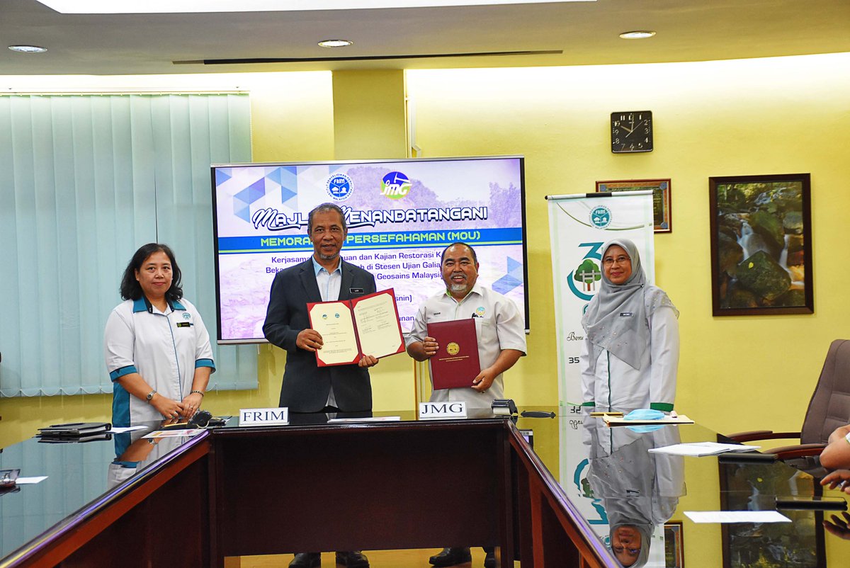 FRIMKepong's tweet photo. @FRIMKepong & @jmgmalaysia bekerjasama dlm penghijauan & kajian restorasi kawasan bekas lombong bijih timah di Stesen Ujian Galian (SUGA), Malim Nawar, Perak.
#Biotech_FRIM #FRIMForestryBiotech https://t.co/51Rr02uhZW
