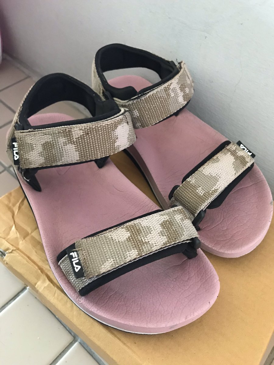 havehadhadhad's tweet photo. รองเท้าแตะรัดส้น FILA แท้ 200 ซักให้ใหม่ๆเลยคับบ #รองเท้ามือสอง #รองเท้ามือสองของแท้ #รองเท้าแตะ #รองเท้าfila #รองเท้ามือสองสภาพดี #รองเท้าเกาหลี #เสื้อผ้ามือ2 #เสื้อผ้ามือสองราคาถูก #ส่งต่อเสื้อผ้า #ส่งต่อรองเท้า #ส่งต่อเสื้อผ้ามือสอง #เสื้อผ้ามือสองสภาพดี https://t.co/dqYYqYlniY