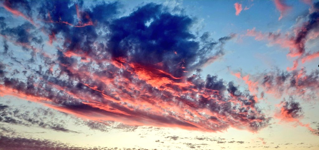 ADriftingNerd's tweet photo. Shades of Dusk
#sunset #wawx #swinterior #Washington #WASummer
@KING5Weather @komonews @NWSSeattle @NWSPortland https://t.co/dKyPW1vyz0