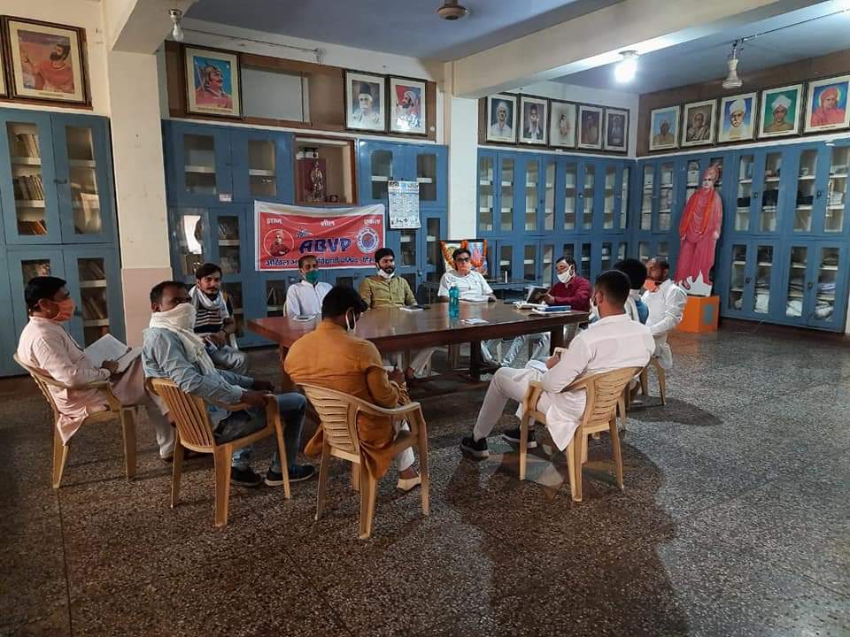 HaryanaAbvp's tweet photo. हिसार विभाग समिति बैठक 
विवेकानंद भवन हिसार में 3 सत्रों में सम्पन्न हुई। बैठक में श्री @ShyamSRajawat (प्रान्त संगठन मंत्री, हरियाणा) विशेष रूप से उपस्थित रहे। @ABVPVoice 
@nidhitripathi92 @PrafullaAkant https://t.co/H83VneOZa2