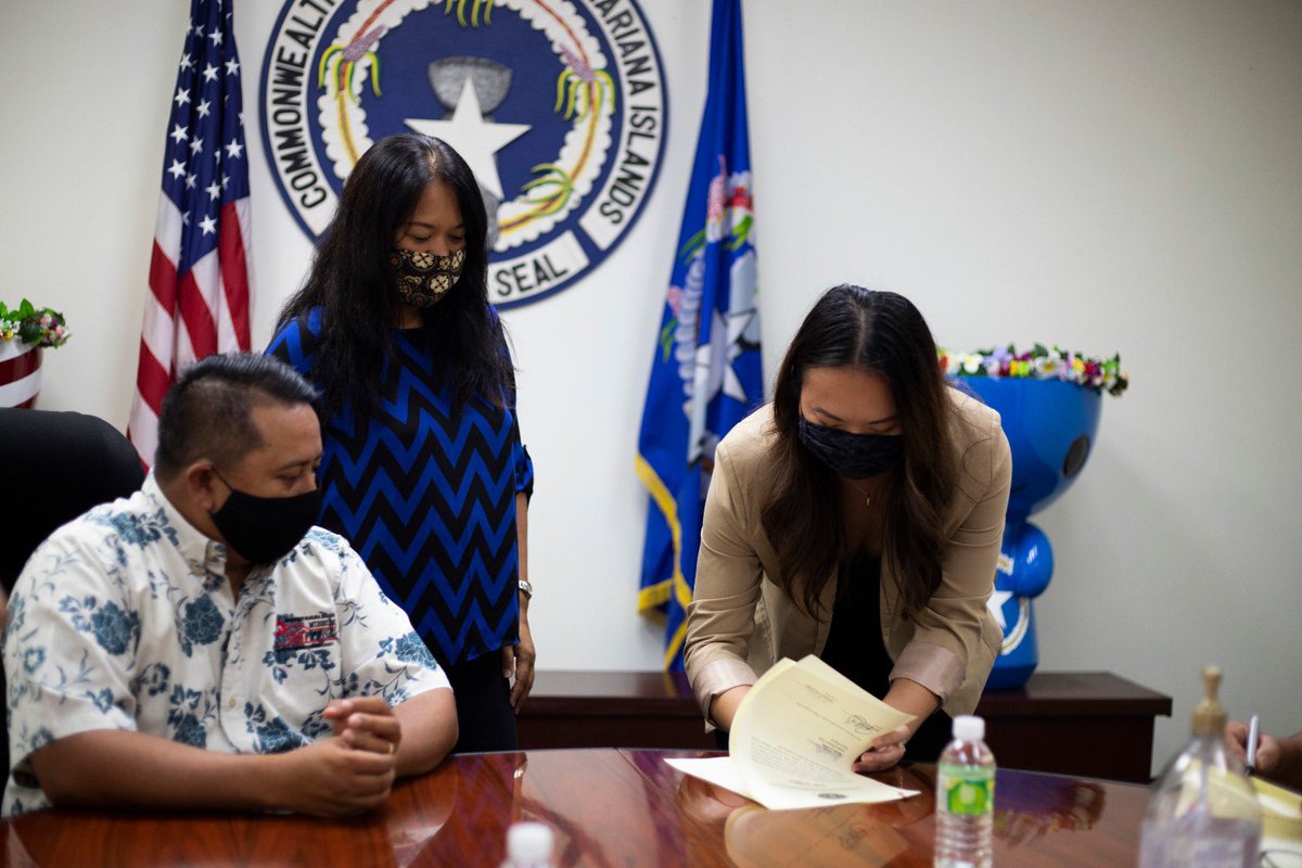 GovernorCNMI's tweet photo. This morning, Governor Ralph DLG. Torres and Lt. Governor Arnold I. Palacios administered the Oath of Office for Mrs. Irene T. Torres and Mrs. Michelle Lin Sablan to serve as members of the Northern Marianas College Board of Regents.

#CNMIOfficeoftheGovernor
#TheMarianas
#GoProa https://t.co/0h0441wYdI