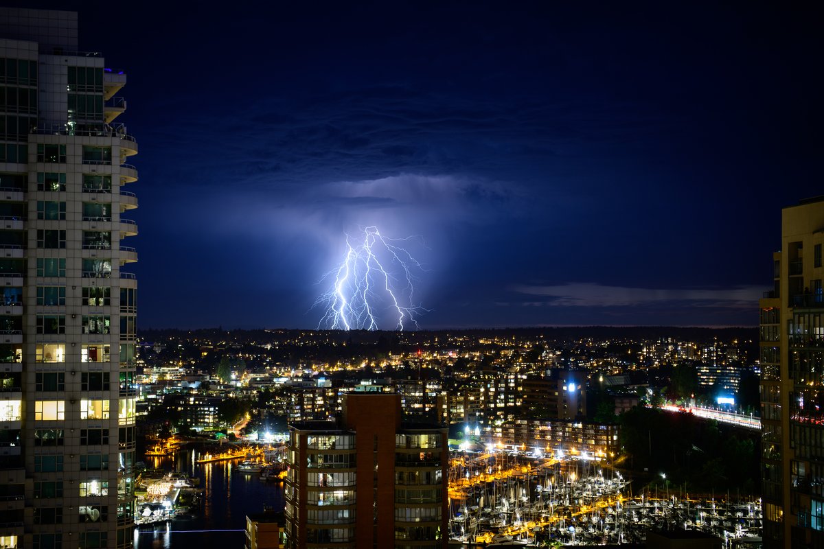 tylerblack32's tweet photo. A little more zoomed out.... a picture of the #BCStorm !! https://t.co/Yy0JOPhHti
