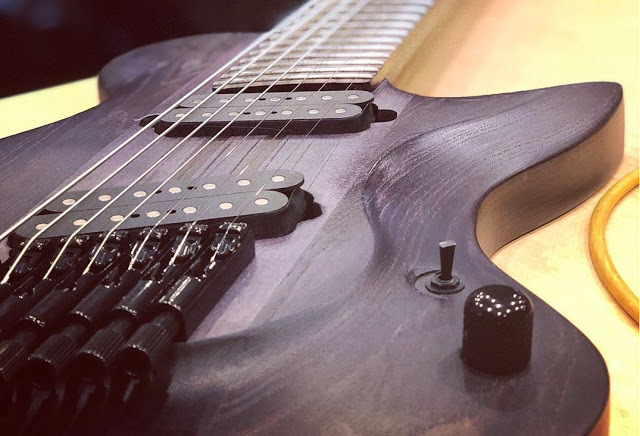 VKHpress's tweet photo. Aoi (the GazettE) Showcases S7G Guitar https://t.co/H2xzxT6QYT #visualkei #jrock #vkh https://t.co/YMFv6OxN1o