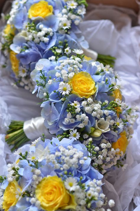 L0VECAF3's tweet photo. a bouquet of flowers has arrived for @soundscapess !
from: anon

Hi Nic, I wanted you to know that you're precious and I appreciate having you as a friend. I hope you feel better soon. https://t.co/pSksyIbw7M