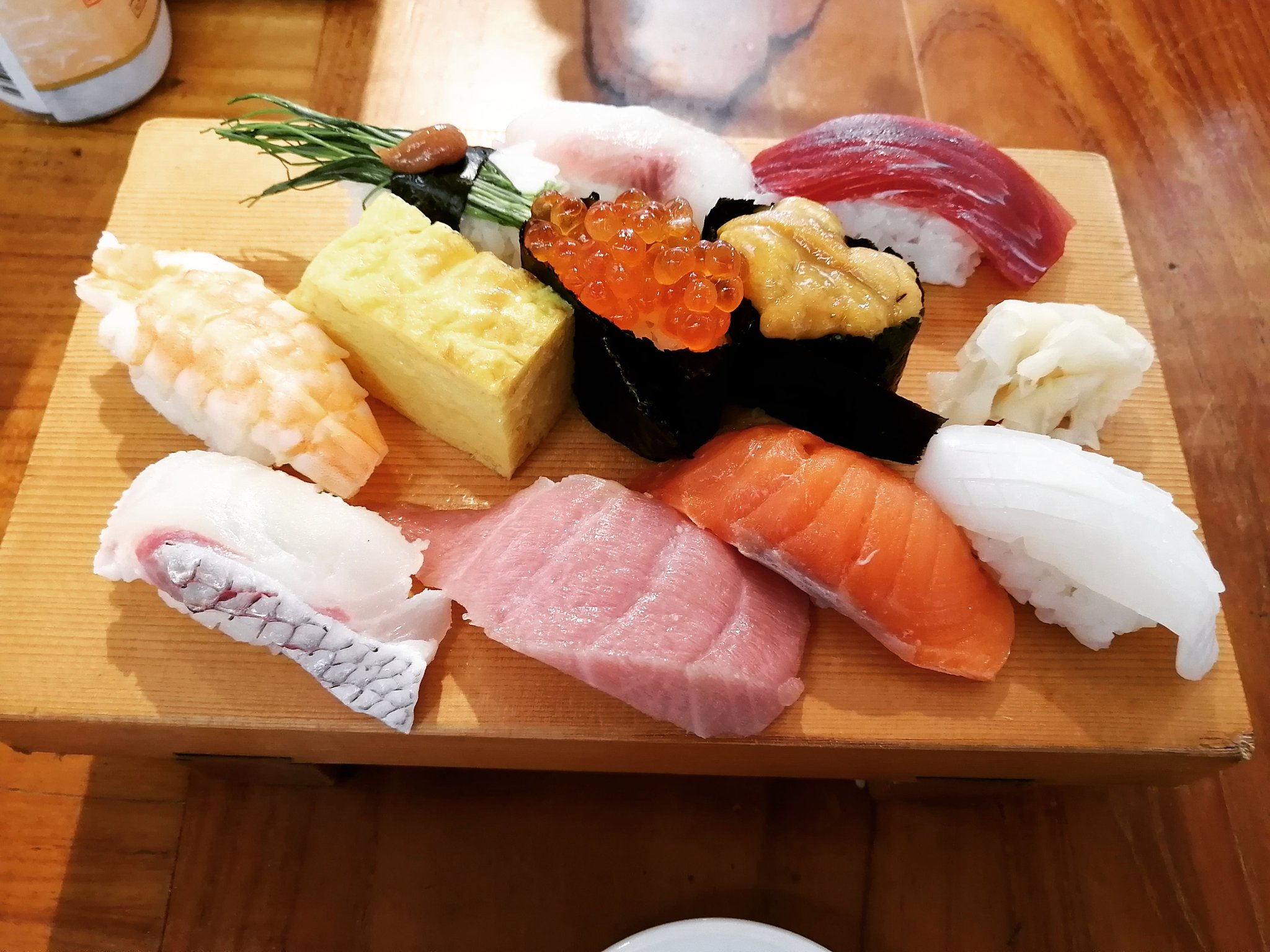 吉祥寺 ハモニカ横丁 片口 ランチにぎり 1 000 ネタが新鮮なので 魚がコリコリしている 特に鯛 イカはコリコリ感は凄かった 夜だと倍以上の値段なのでランチがお得 吉祥寺ランチ 吉祥寺 ハモニカ横丁 ハモニカ横丁片口 片口 寿司 ハモニカ