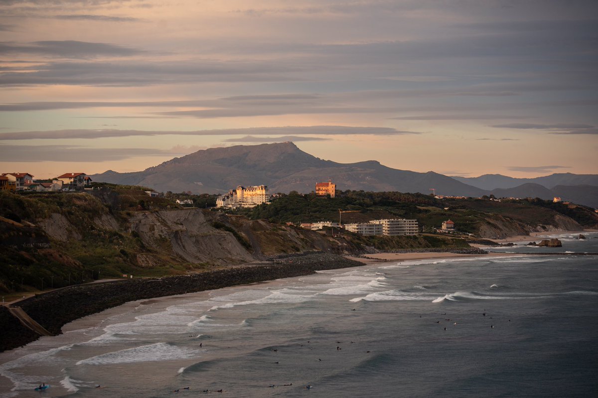 thomasdalfarra's tweet image. Une belle journée qui démarre sur la cote basque 🖤 #biarritz
