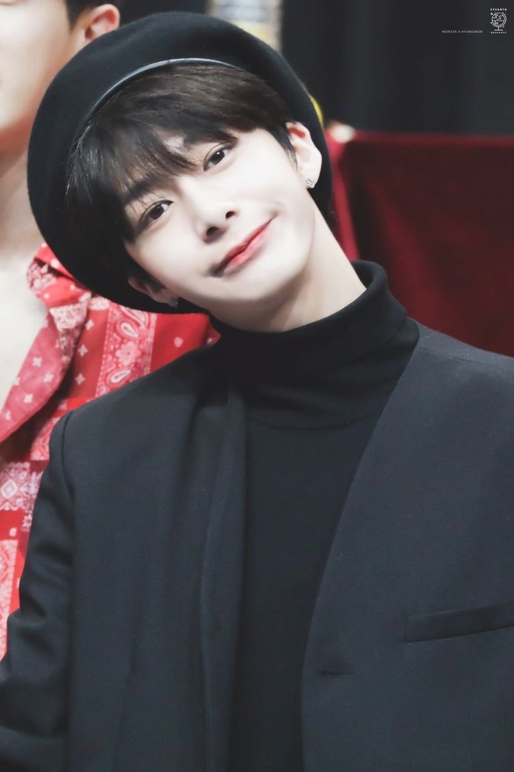 190316 Hyungwon in beret thread;