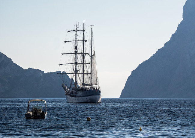 yachtelectric's tweet photo. El buque escuela Cervantes Saavedra y la Fundación Oceanográfic , presentan la "II Travesía Planeta Azul: grandes migraciones marinas". Del 8 al 13 de septiembre de 2020.

https://t.co/2QGF5HGNUy https://t.co/jdeJMTUuXX