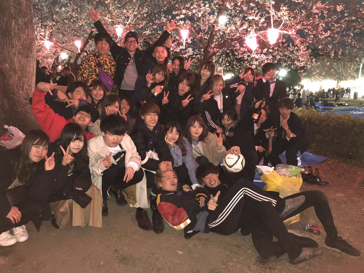 ALVEGA77's tweet photo. お待たせしました❗️
アルベガ第一回新入生歓迎会😎⭐️
・BBQ🍖
・8月28日(金)
・12時45分集合　13時乾杯予定🍻
・圧内緑地公園
・定員80名
費用は
男性2000円🚹
女性1000円🚺の予定です❗️

参加したい方はdmください❗️ https://t.co/pXMmJClr3c