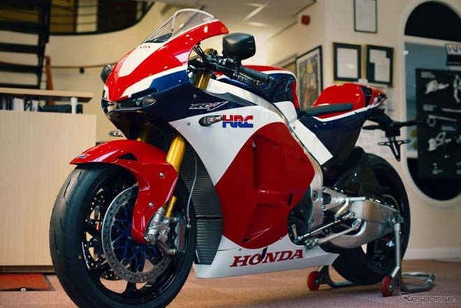 RBigbike's tweet photo. Countdown Honda CBR1000RR V4 to be launched. Panigale V4 challenges
เข้าชมคลิก:👉 https://t.co/caKqeRv81s

#Honda #HondaCBR1000RR #CBR1000RR #CBR1000RRV4 #CBR1000V4 https://t.co/NffRBoOlHG