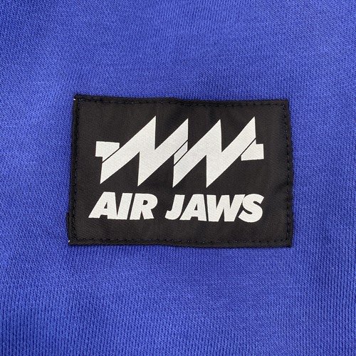 私とお揃いの「AIR JAWS」×「SA ME ME」パーカー(通称ナミパーカー)の