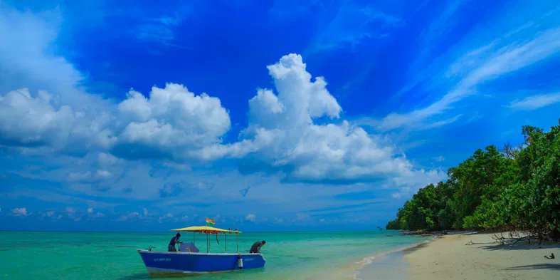 Gulf of Mannar Marine National Park** 21 islands of Marine National Park are divided into the following groups:  1-Tuticorin group of 4 islands  2-Vembar group of 2 islands  3-Kilakarai group of 7 islands  4-Mandapam group of 4 islands