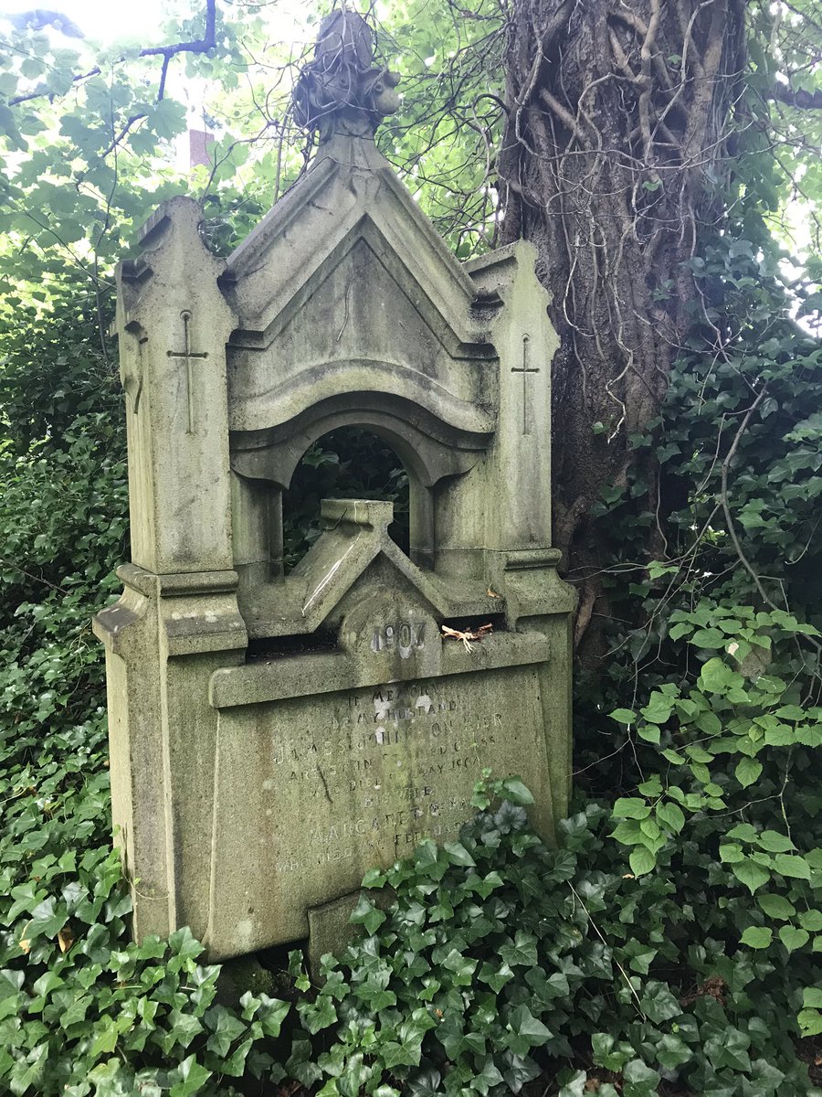  #MomentsofBeauty in  #Glasgow: Finally walked over to  @CathcartCem and WOW! As good as the Necropolis. The William Gardner Rowan monument is intriguing, also spotted John Bennie Wilson’s one, while I enjoyed JJ Kier’s freestyle gothic memorial and as for the Hood Mausoleum...!