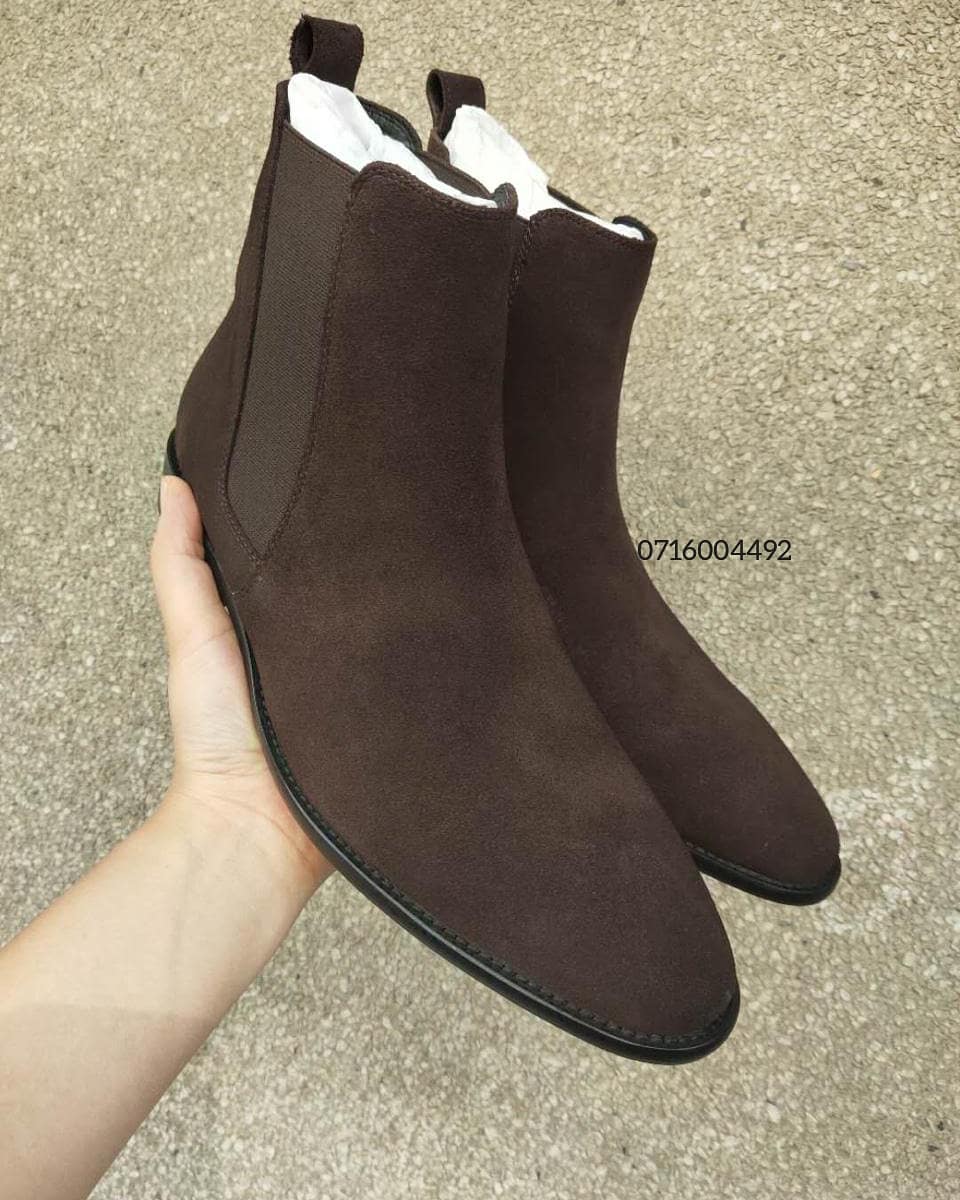 theKindulgence's tweet photo. Piga look freshi💯💯💯
Chelsea british boots
▪️Size 40-45
▪️ksh 6500
▪️Beaver house, tomboya street
▪️Delivery countrywide
▪️Dm call/text 0716004492
Instagram@essie_nedswearcollection https://t.co/vJeNrl3LXu