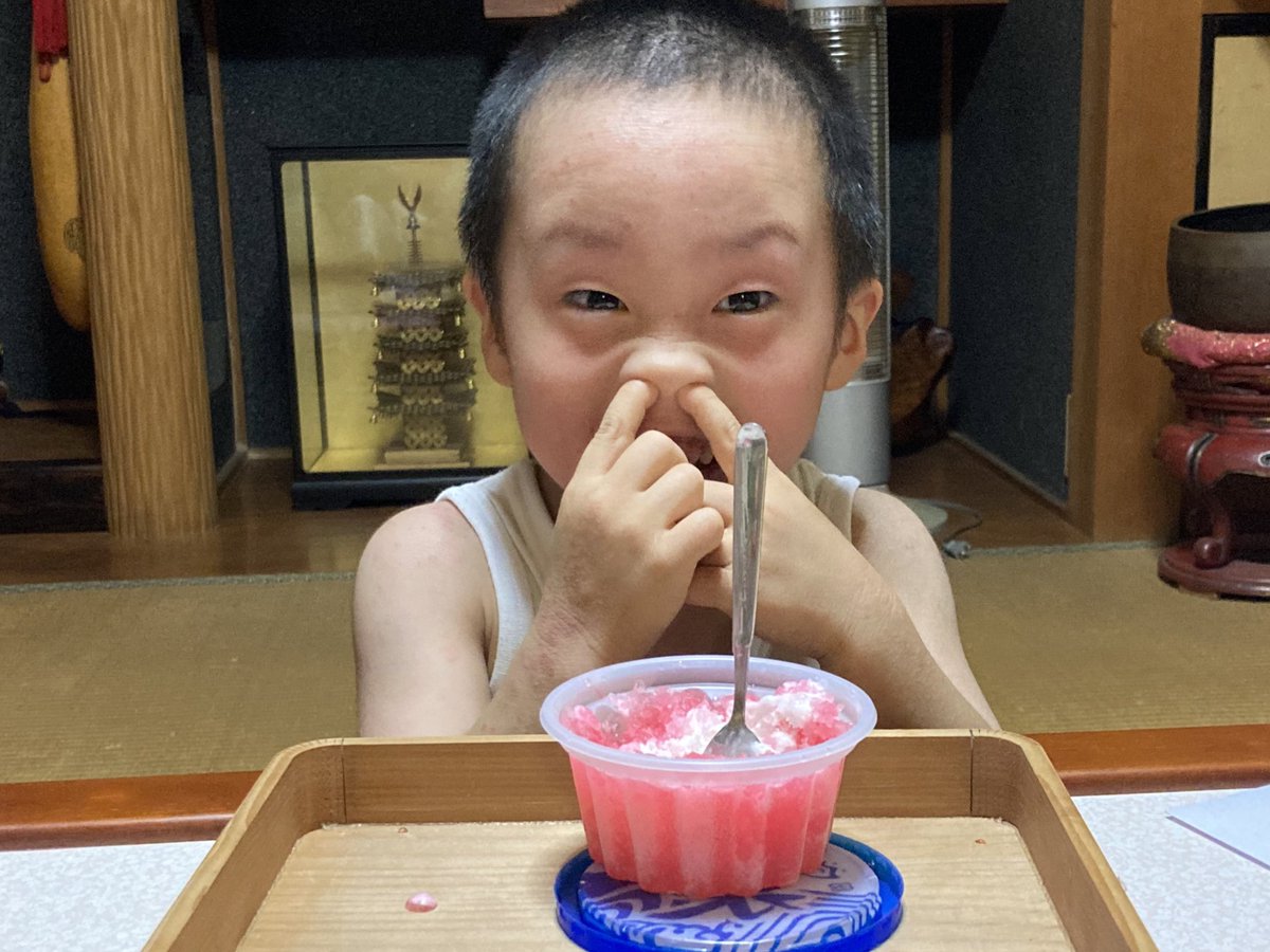 _jintk's tweet photo. カキ氷　一気に食べたら鼻にツーン

あれ？ https://t.co/QN8sITSr9T