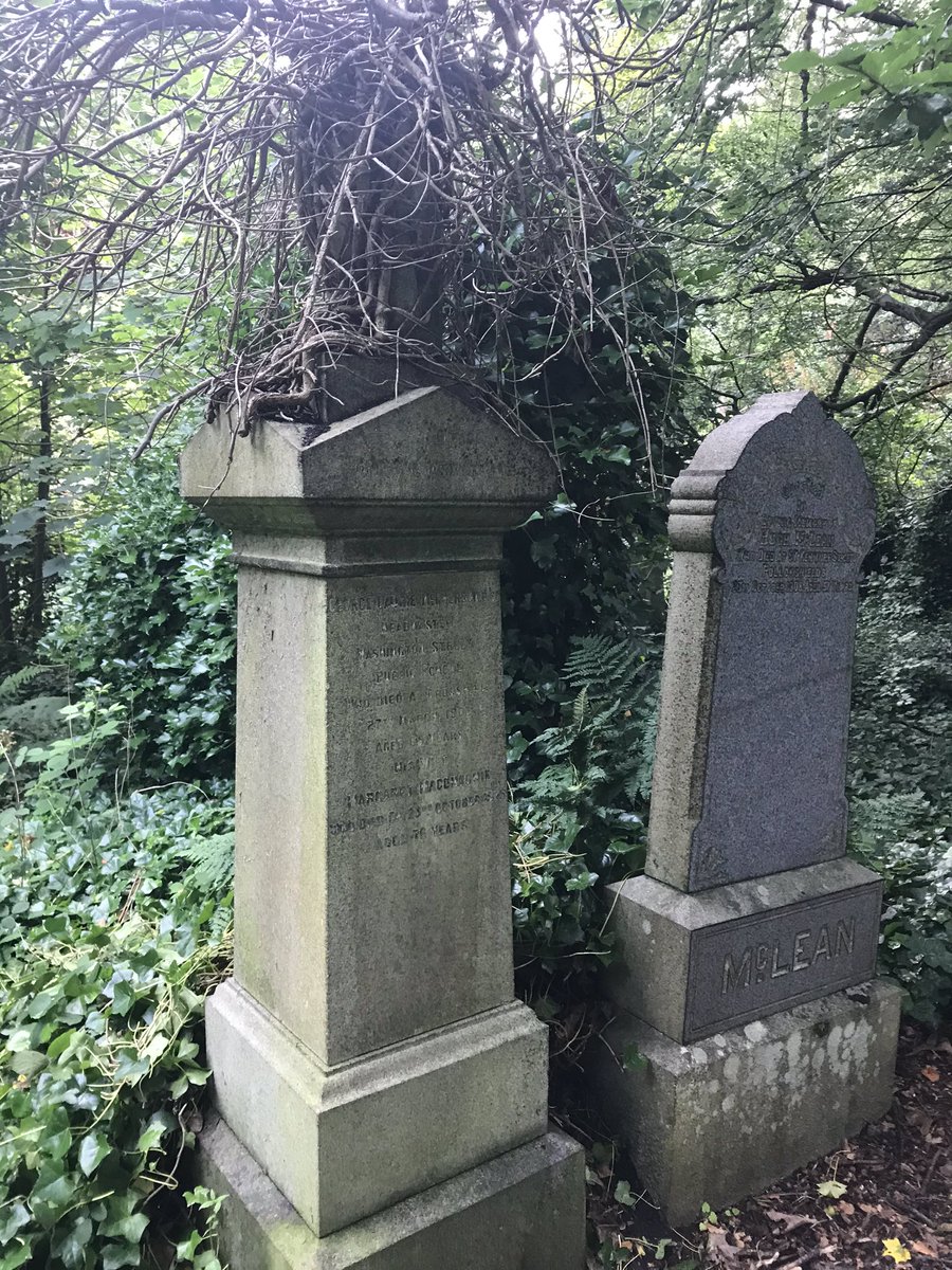 Regardless, it is so romantic and gothic with some superbly designed memorials disappearing back into nature that it is most definitely worth a wander through if you are passing. A new favourite place in  #Glasgow for me...!
