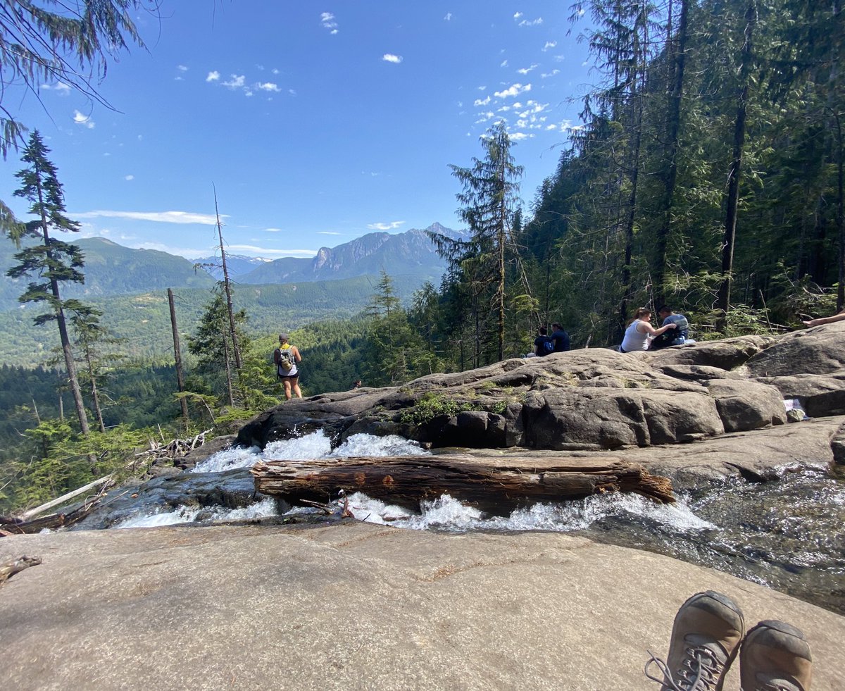 ninaulb's tweet photo. Bridal Veil Falls, WA 🌿🌞 https://t.co/h0CkYWcYRi