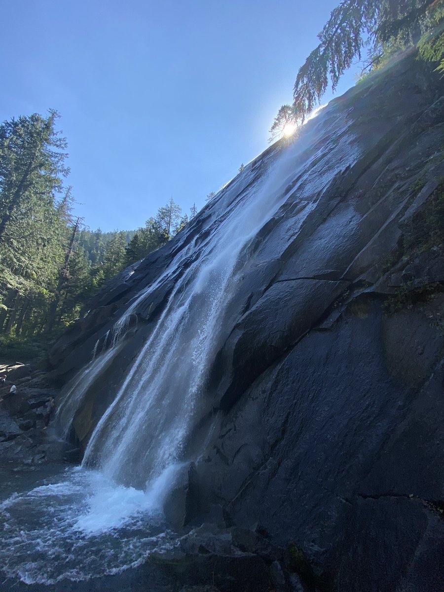ninaulb's tweet photo. Bridal Veil Falls, WA 🌿🌞 https://t.co/h0CkYWcYRi