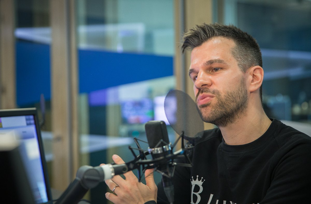 Slechts 1 op de 7 Belgen zonder werk is op zoek naar een nieuwe job. "Werken moet meer lonen" zegt <a href="/Stijn_Baert/">Stijn Baert</a> in #deochtend radio1.be/slechts-1-op-d…