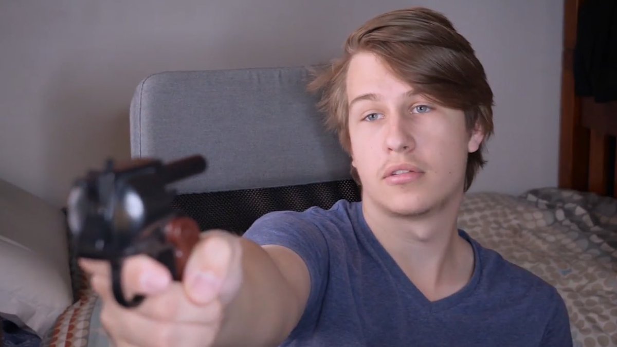 JJT30011's tweet photo. @slazo No more birthdays https://t.co/ttTIIDifxq