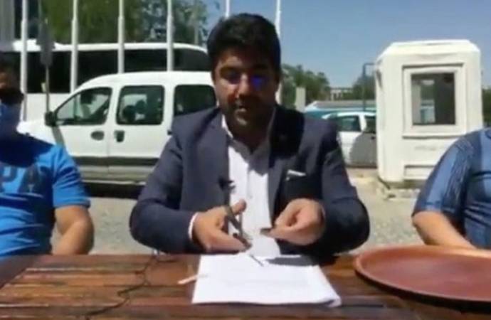 Kılıçdaroğlu ile görüştükten sonra raporu yok sayılan 15 Temmuz gazisi, AKP Genel Merkezi önünde gazilik kartını kesti
tele1.com.tr/kilicdaroglu-i…