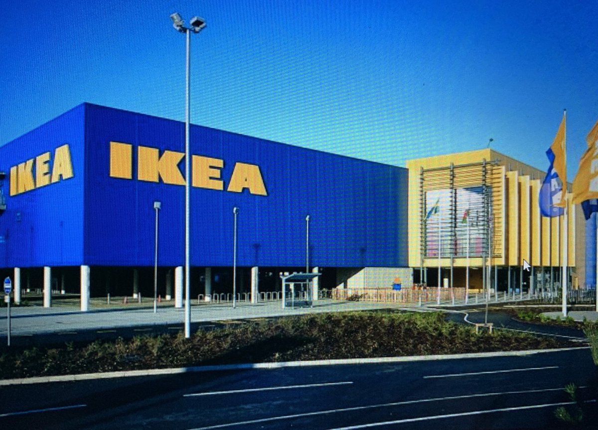 GI_SYKES's tweet photo. A before and after job we did 4 years ago for IKEA Group in Cardiff #oldtonew #paintingcontractors #paintingcompany #spraying #cherrypicker #constructionmanagement https://t.co/srTi8u7wjE