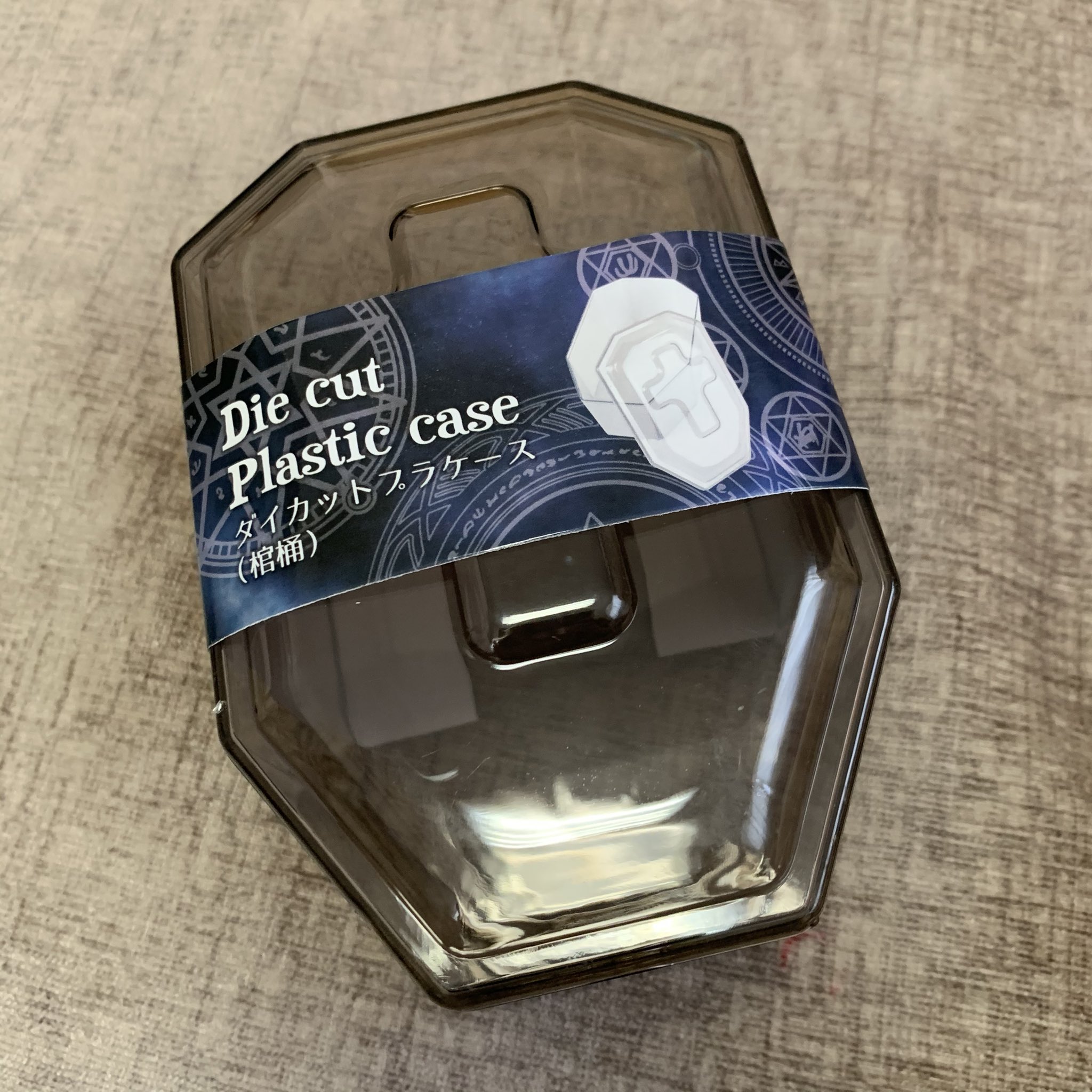 壱原 ツイステ 民のみんな セリアに売ってたこのケースに推しぬい詰め込んで ぬいに対してケースサイズ小さめだけど そしてわたしはぬい持ってないから娘のアンパンマンぬいを詰めた 100均にハロウィングッズが並ぶ季節になって