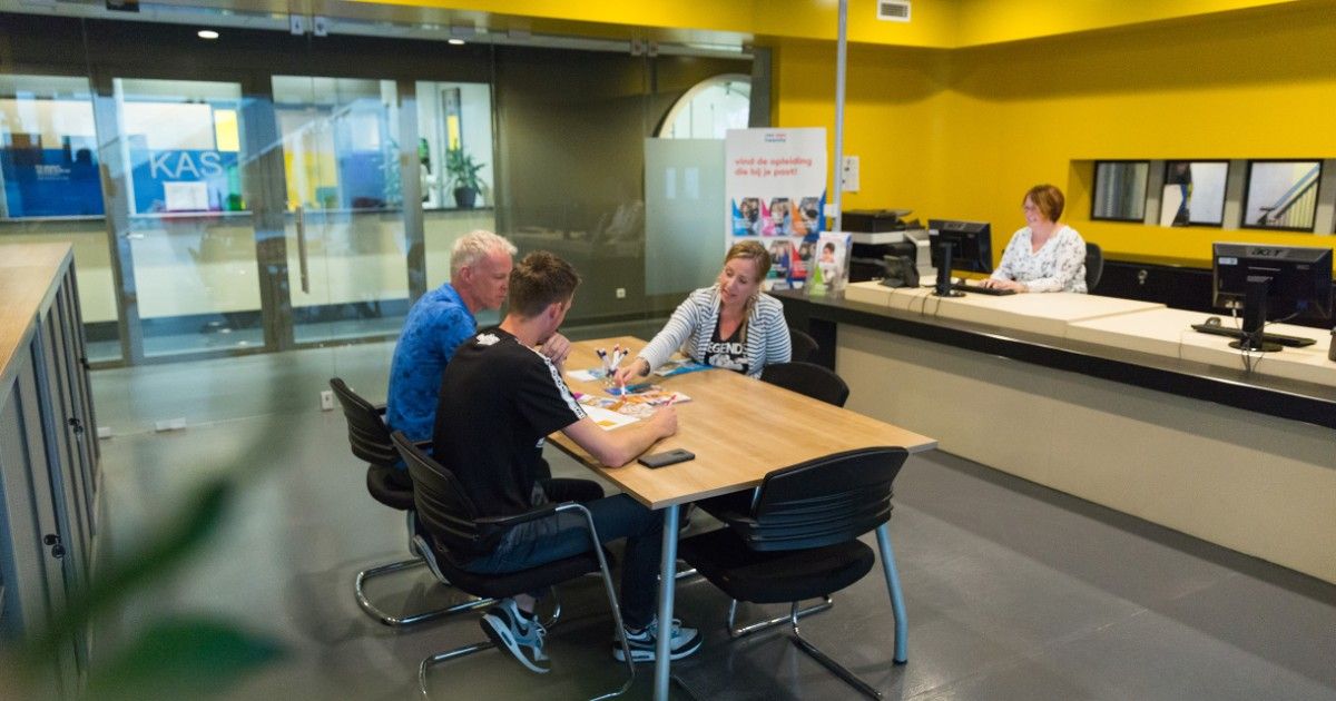 🙋 We zijn er weer (17/8)! Heb je nog opleidingsvragen? bel, app of mail ons. We helpen je graag 🙂! buff.ly/2MokakI @ocvantwente #studiekeuze #ditismbo