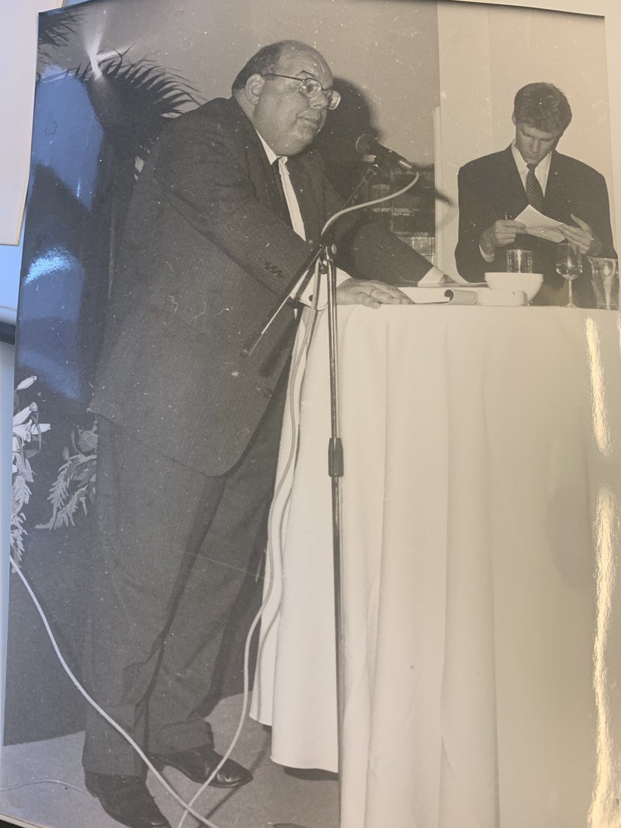 Arthur Docters van Leeuwen is overleden. In 1998 opende hij het eerste kantoor van het Nederlands Debat Instituut aan de Oostenburgervoorstraat in Amsterdam. Hij benadrukte dat het debat de zuurstof van de democratie is! Een bijzondere man.