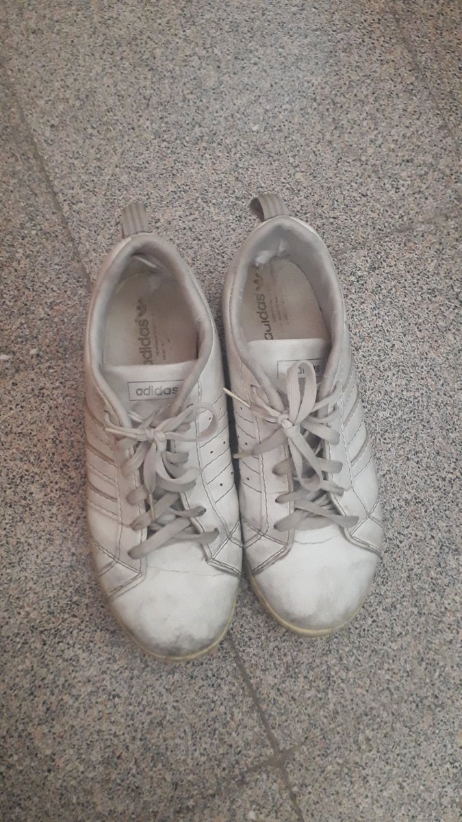 1maria1gina's tweet photo. Satıyorum hangi enayi köle almak ister leş olmuş ayakkabımı? #finansalköle #slave #sahibe #foot https://t.co/U5zmzXs4z8