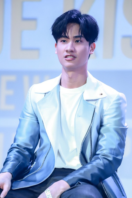 taynew in suits or in this case matching suits ~ a thread