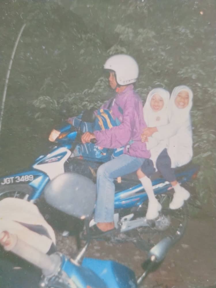 aiskream______'s tweet photo. Rindu zaman kanak-kanak. Comel je mase ni...😘 https://t.co/DRCajQFomH