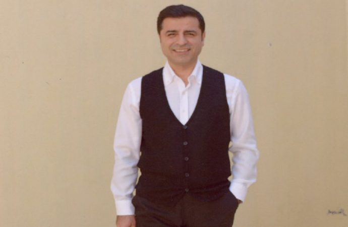 Selahattin Demirtaş’tan Marmara Depremi’nde hayatını kaybedenler için anma mesajı
tele1.com.tr/selahattin-dem…