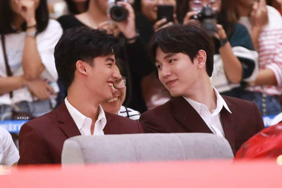 look how happy they are, new really makes tay the happiest and I love that for them