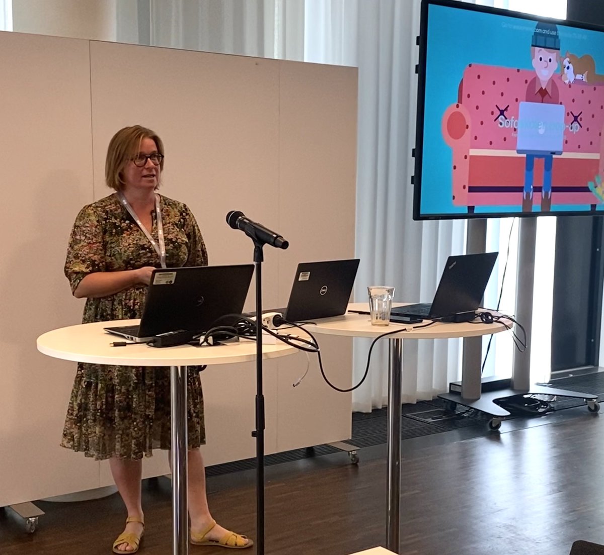 alineaforlag's tweet image. Hvordan understøtter vi fælleskab, engagement og kreativitet i undervisningen - også når det foregår digitalt? @rikkebay fortæller om, hvordan vi gjorde i #sofaskolen under skolernes lockdown.

#danmarksdigitalefremtid #techdertæller #skolechat #sofaskolen