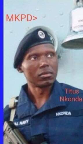 Que Human Right Watch interroge ce monsieur. Il s'agit de l'activiste pro-Biya Nkonda Titus alias MKPD <a href="/CarlosAgbor/">Carlos Agbor</a> . Il est contre les séparatistes mais détient et difffuse le premier et en temps réel, les vidéos de leurs crimes. Comment est-ce possible ?

<a href="/ilariallegro/">ilaria allegrozzi</a> <a href="/hrw/">Human Rights Watch</a>