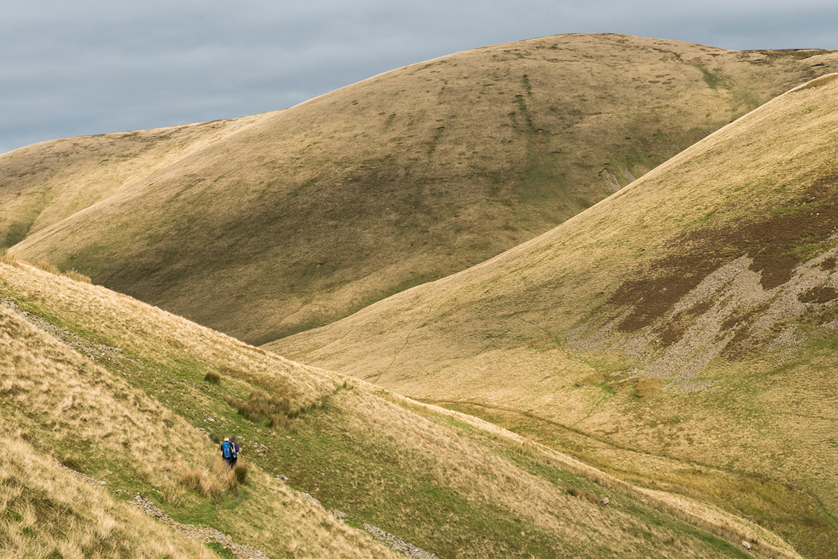 Morning! If anything brings you some  #MondayMotivation this view of walking in the beautiful  #Howgills will do Were you out and about in the  #YorkshireDales this weekend? Let us know and share your photos  Paul Harris