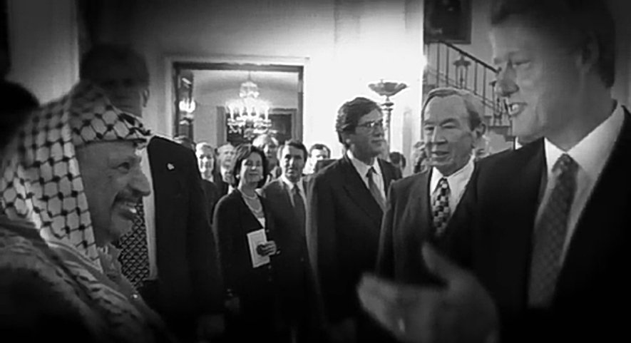 सांगितले आहेत. क्लिंटन यांच्या प्रयत्नांना शेवटी यश मिळालेच. यासिर अराफत व रबिन बोलणीसाठी तयार झाले. रबिन पहिल्यांदा व्हाईटहाऊस भेटीसाठी आले होते. तेव्हा त्यांच्या मनात अनेक शंका होत्या असे बर्जर सांगतात. क्लिंटनना भेटल्यानंतर रबिन वेस्ट बँकसह स्वतंत्र पॅलेस्टाईनसाठी राजी झाले.